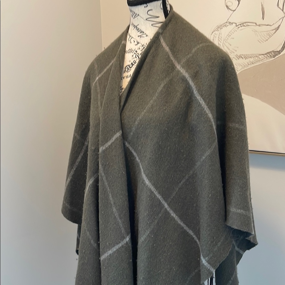 Portolano Dark Gray Plaid Shawl - Picture 4 of 10